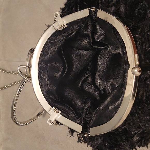 Small wrist black rose evening bag - Picture 3 of 4